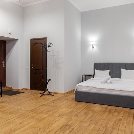 Apartment On Stavropihiiska Street 3 Lviv Exterior photo